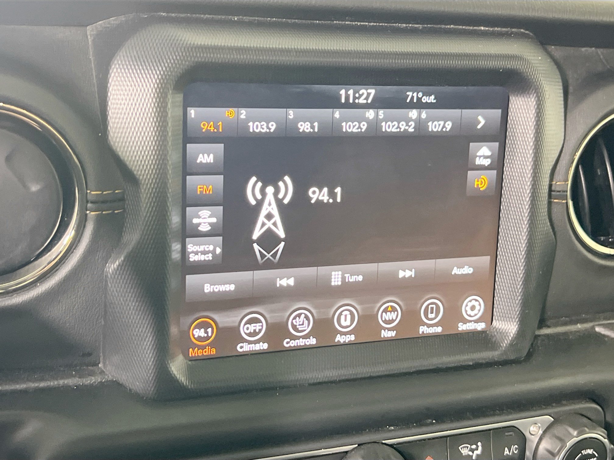 Used 2023 Jeep Gladiator Overland AWD/4WD image 15