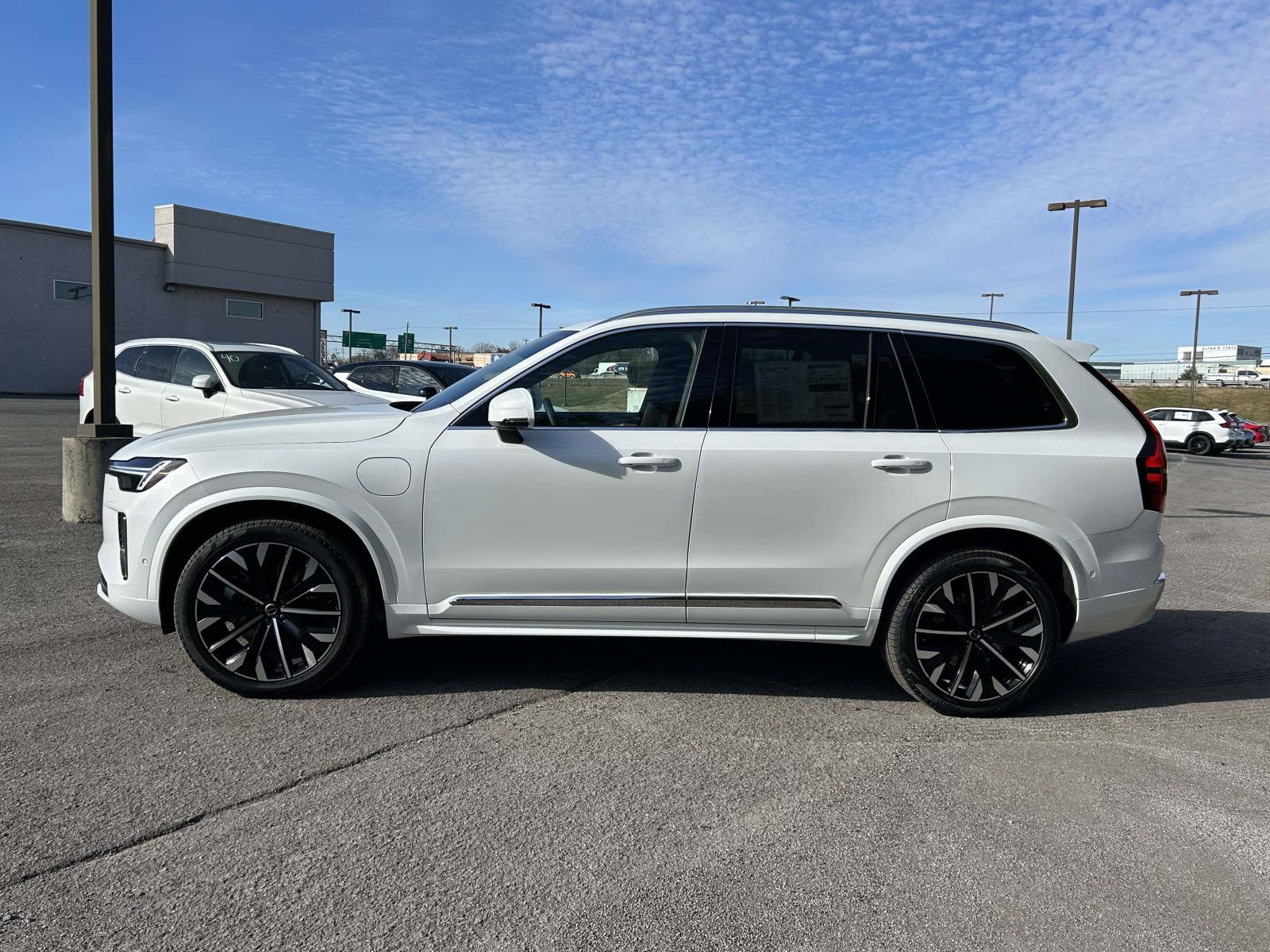 New 2026 Volvo XC90 T8 Plus w/ Protection Package Premier AWD/4WD image 6
