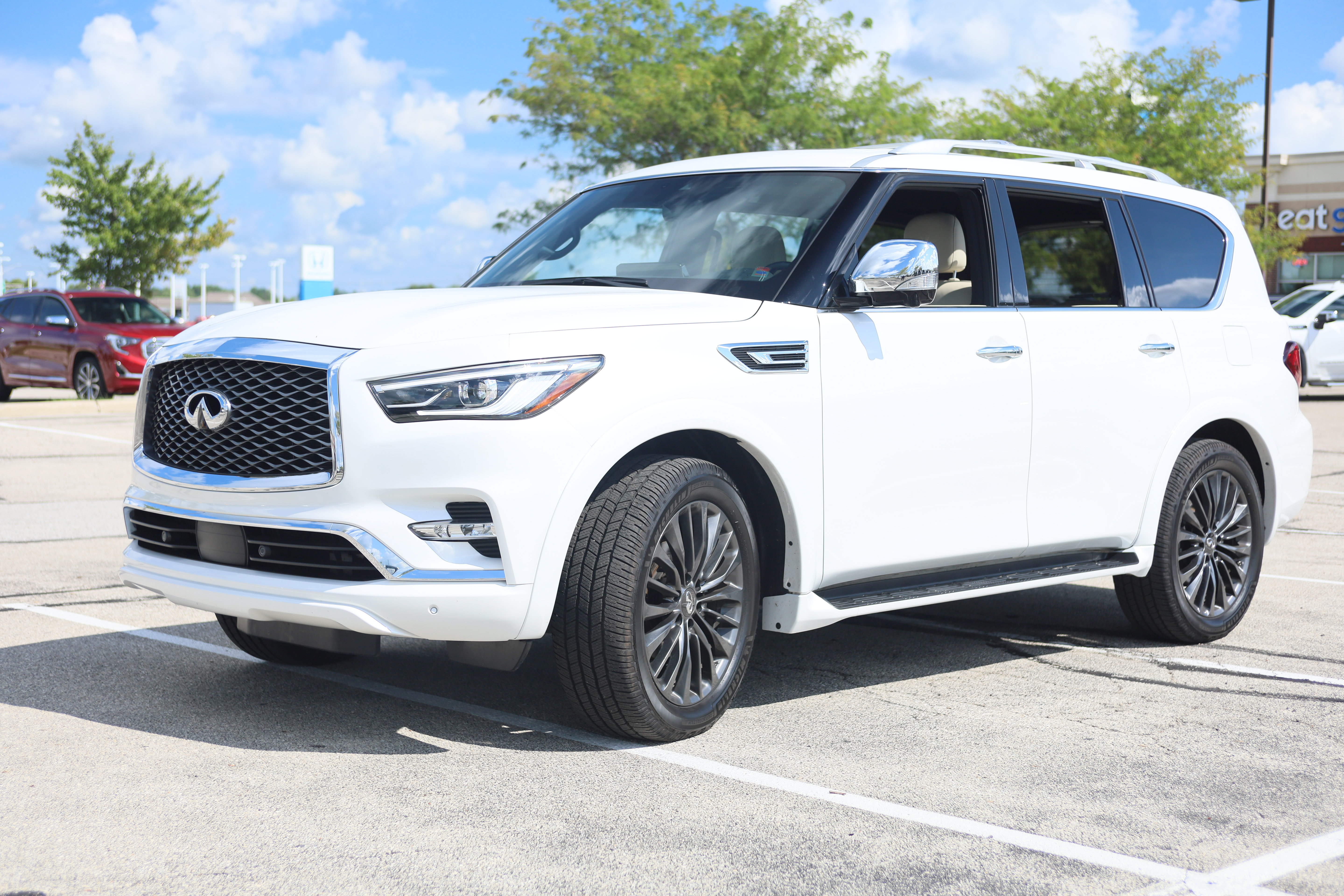 Used 2024 INFINITI QX80 Sensory w/ Cargo Package AWD/4WD image 3