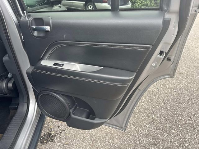 Used 2016 Jeep Compass Latitude FWD image 20