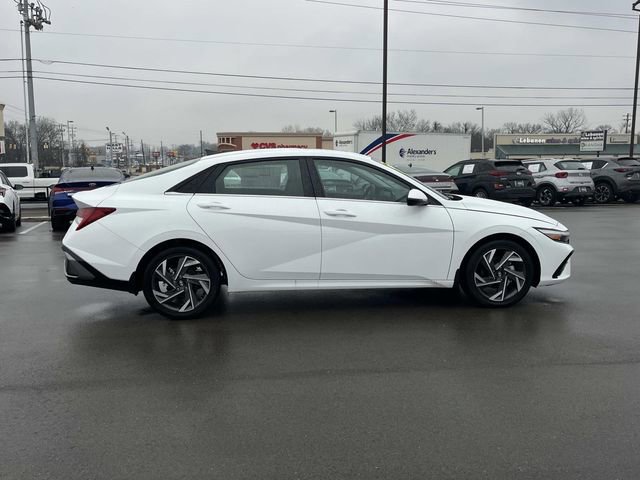 Used 2025 Hyundai Elantra Limited image 4