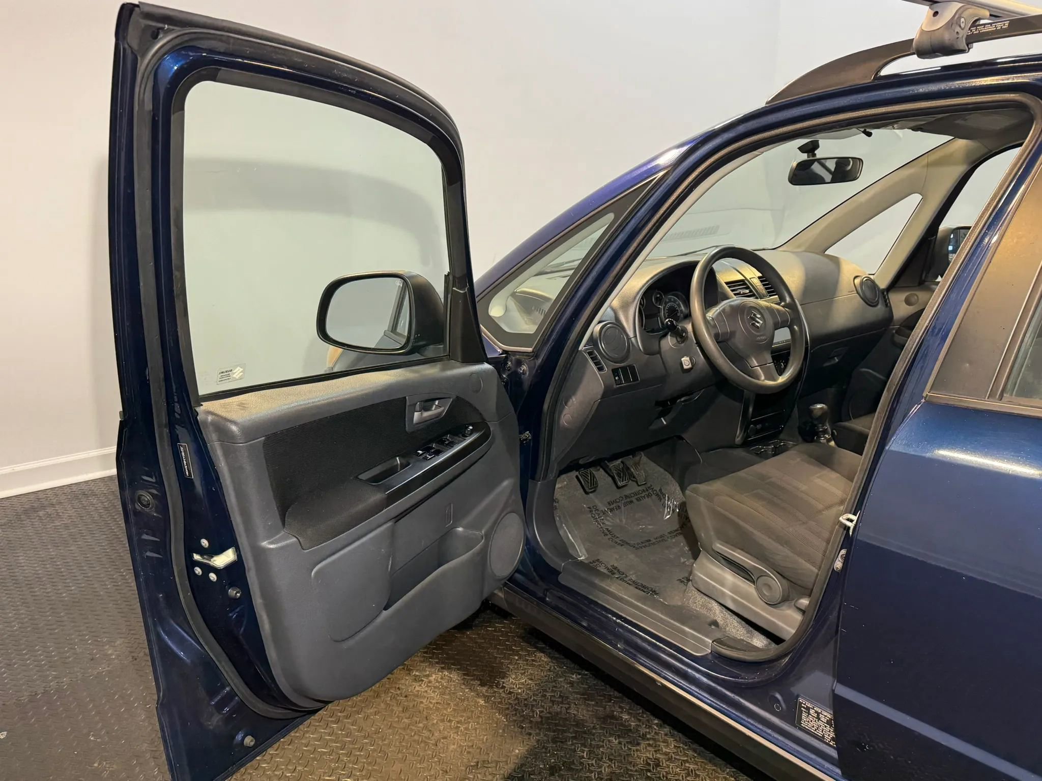 Used 2011 Suzuki SX4 Hatchback 4D image 8