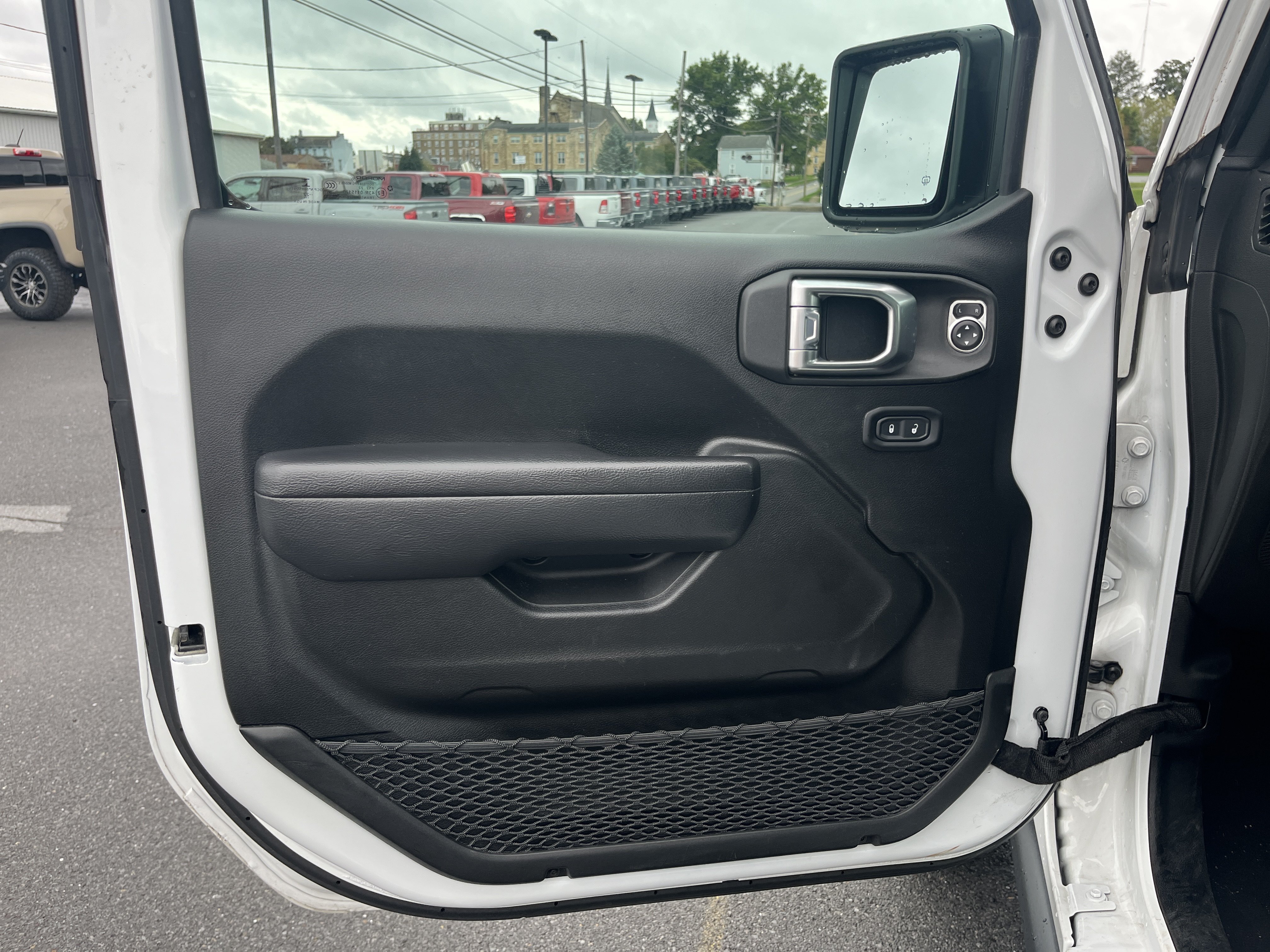 Used 2022 Jeep Gladiator Sport AWD/4WD image 17