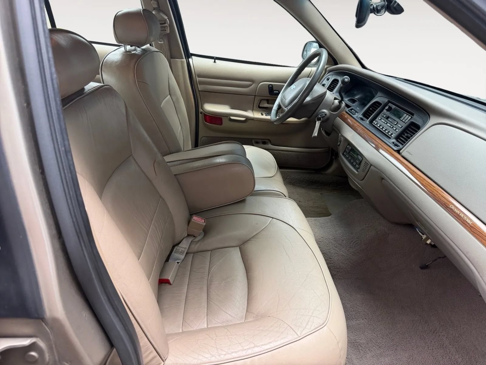 Used 2001 Ford Crown Victoria LX RWD image 7