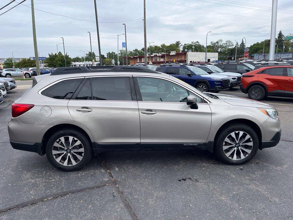 Used 2017 Subaru Outback 2.5i Limited AWD/4WD image 2