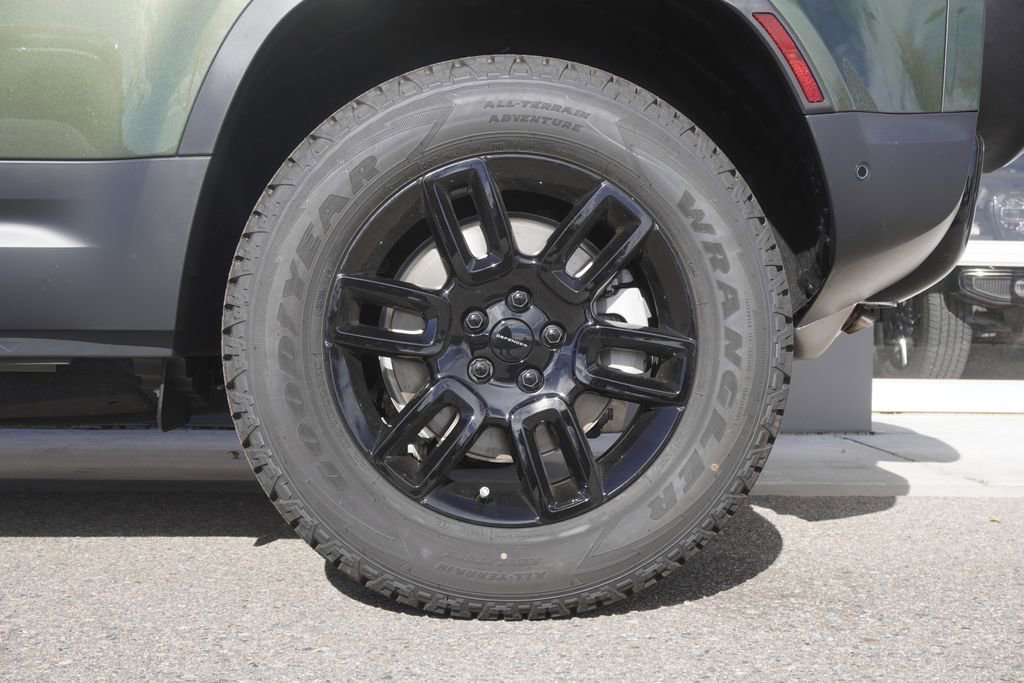 New 2026 Land Rover Defender 110 S image 34