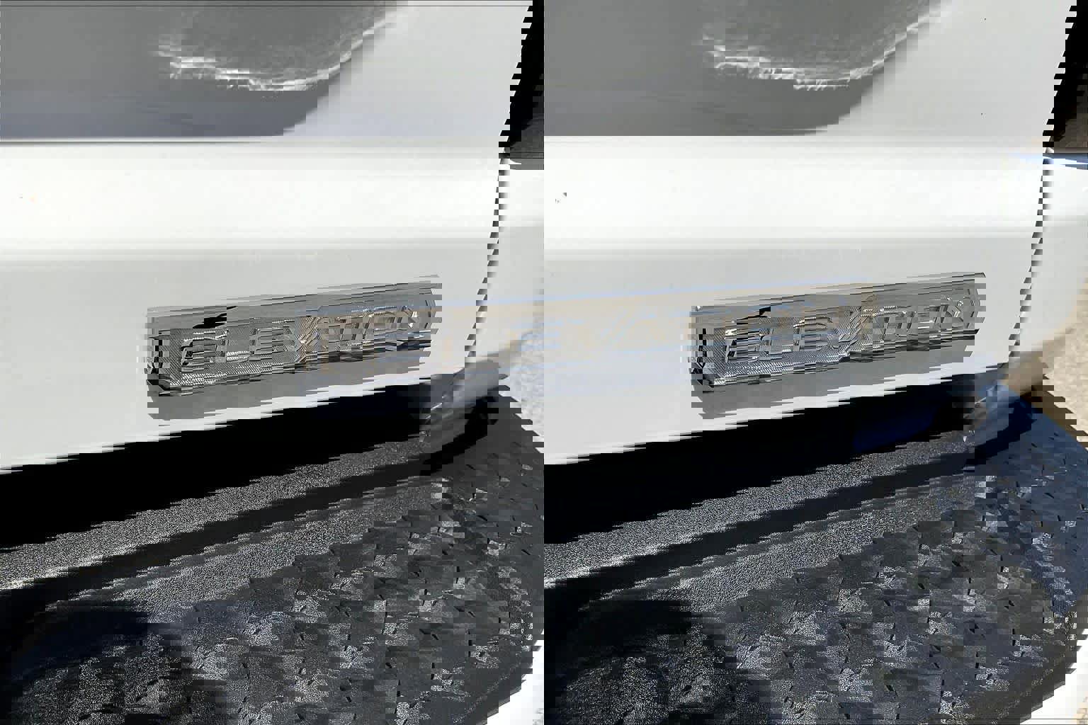 Used 2024 GMC Canyon Elevation image 10