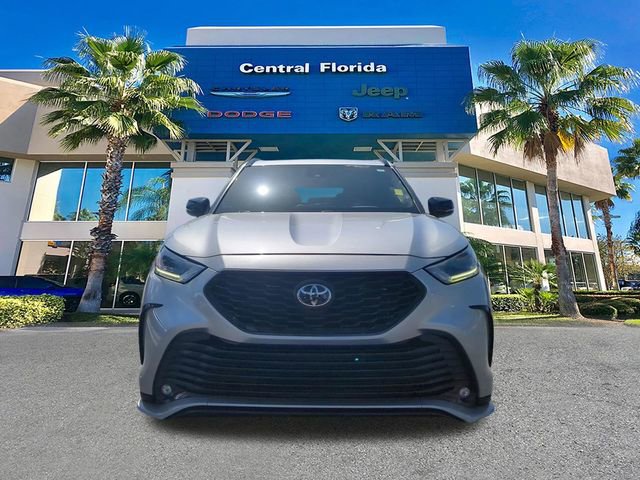 Used 2022 Toyota Highlander XSE image 3