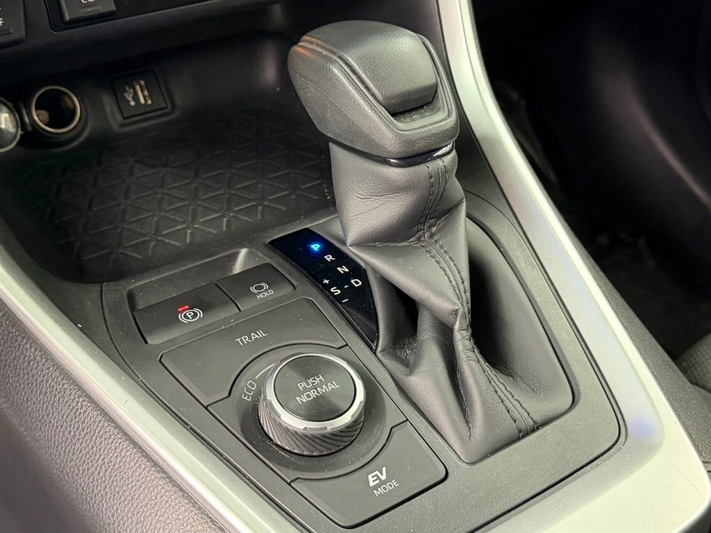 Certified 2025 Toyota RAV4 XLE w/ Convenience Package image 30