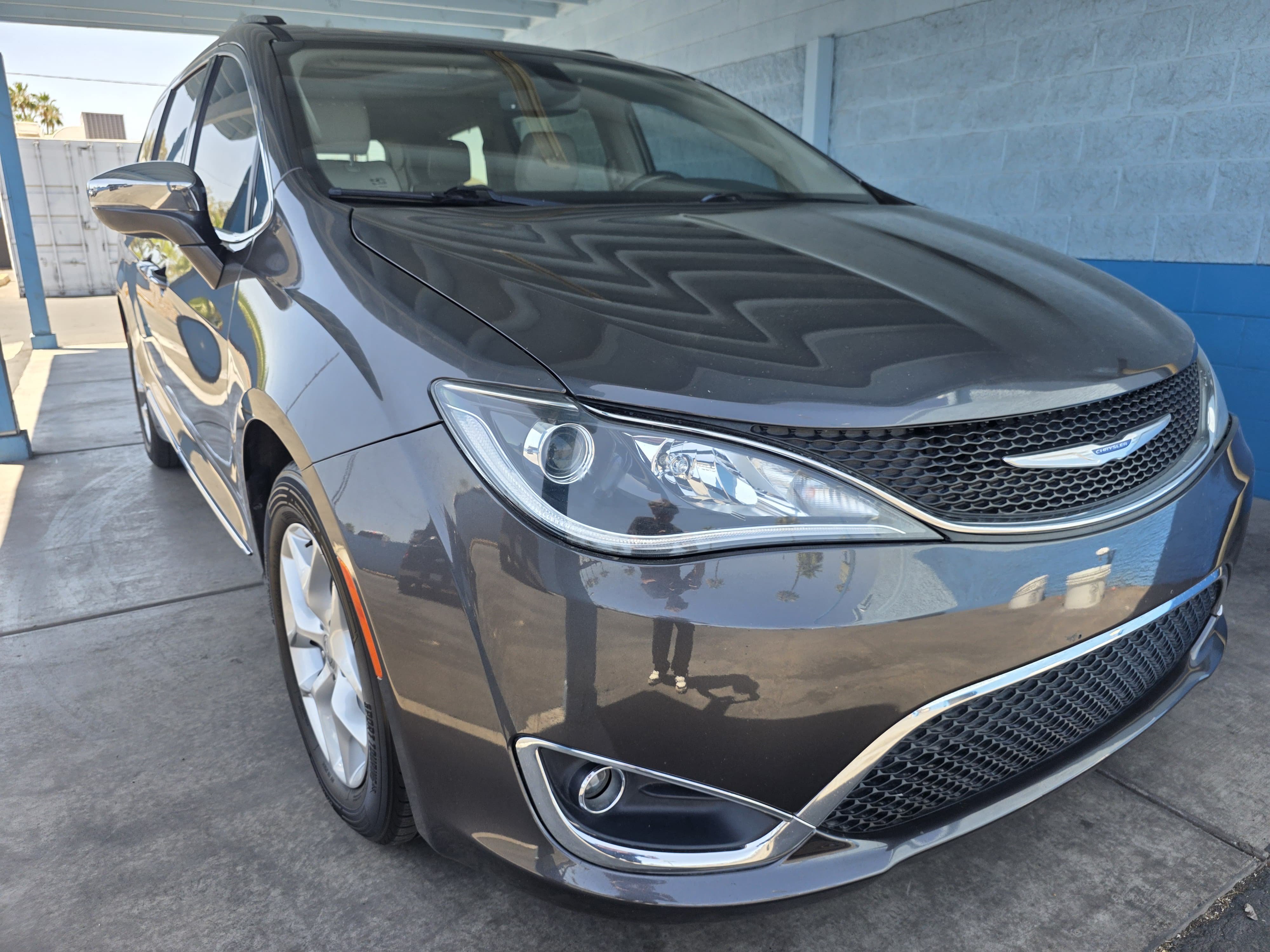 Used 2020 Chrysler Pacifica Limited FWD image 1