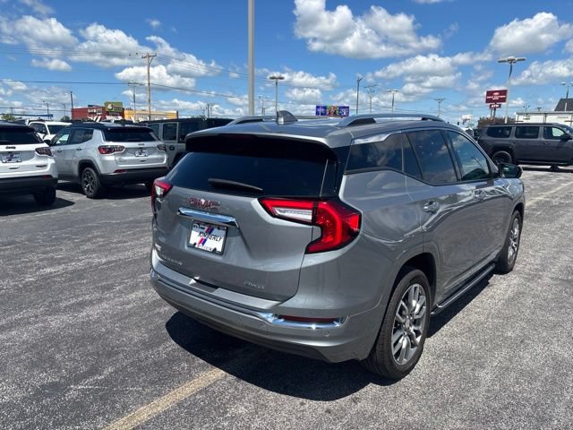 Used 2024 GMC Terrain Denali w/ Denali Premium Package AWD/4WD image 10