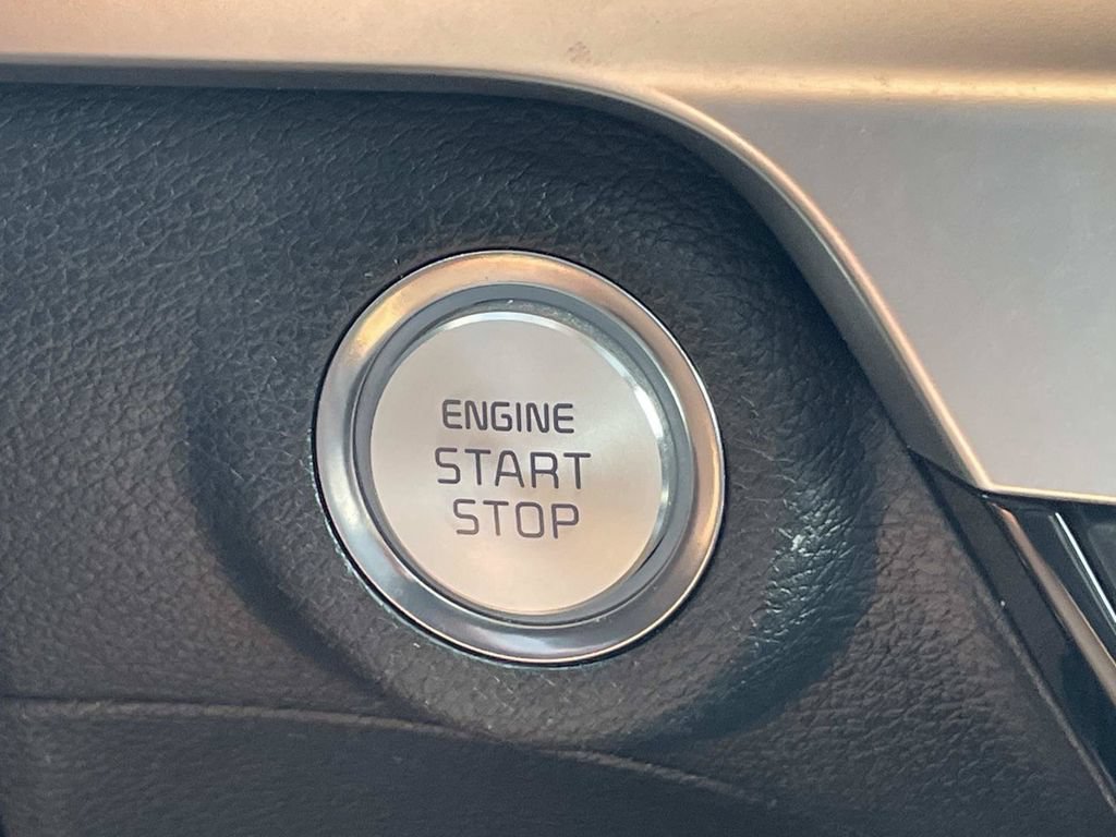 Used 2025 Kia Telluride EX w/ EX Captain's Chair Package FWD image 36