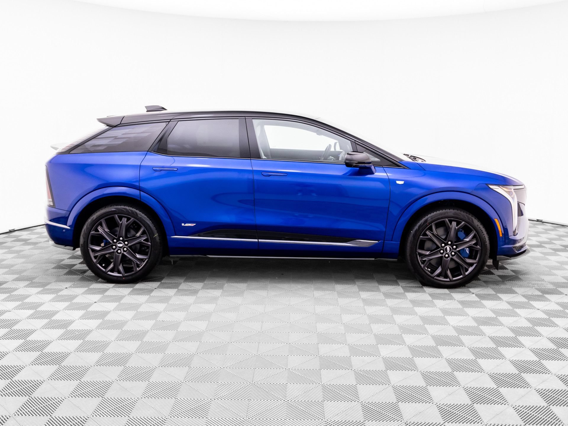New 2027 Cadillac Optiq V w/ Deep Ocean Design Edition AWD/4WD image 6