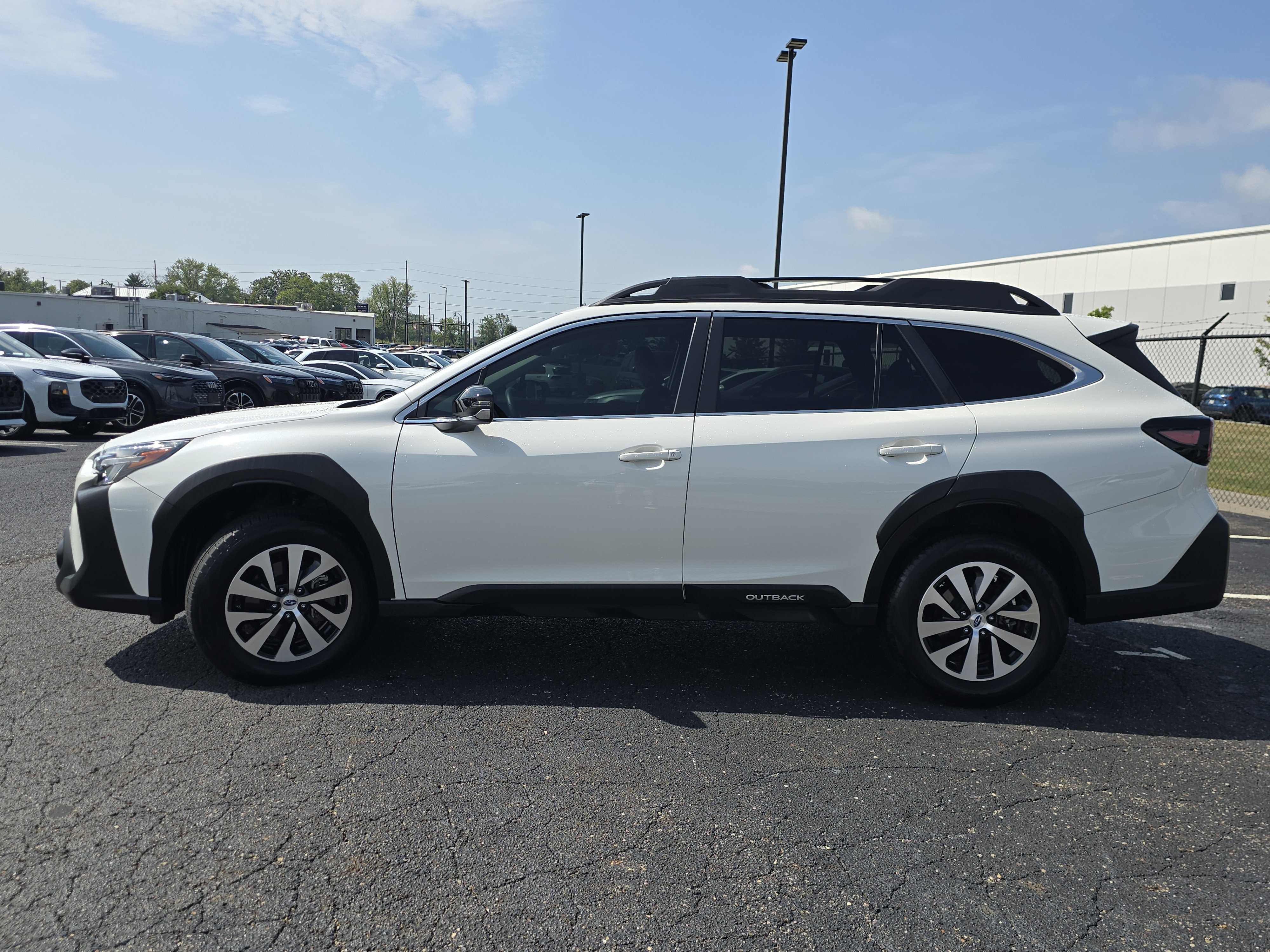 Certified 2023 Subaru Outback Premium AWD/4WD image 4