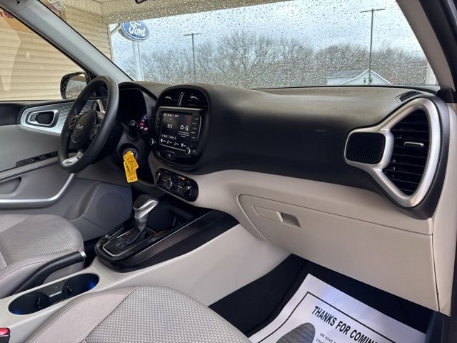 Used 2022 Kia Soul LX image 23