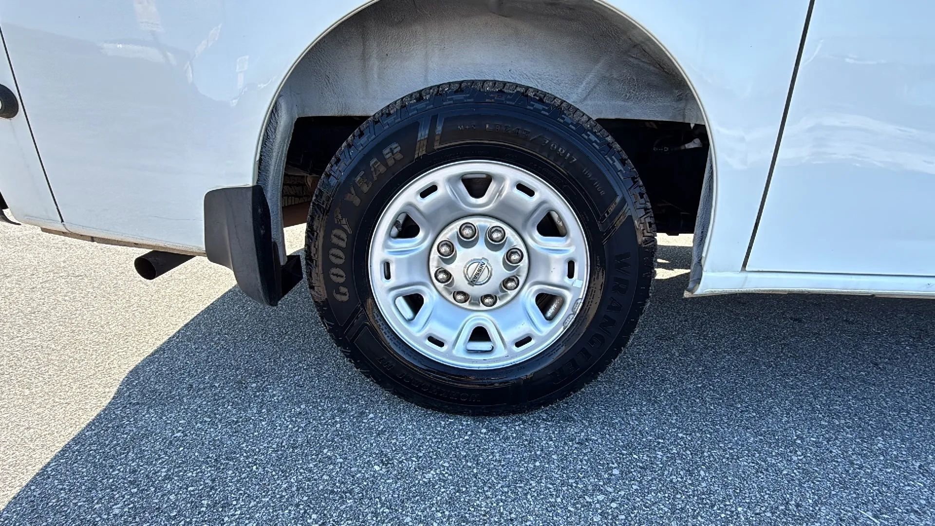 Used 2020 Nissan NV 2500 SV image 18