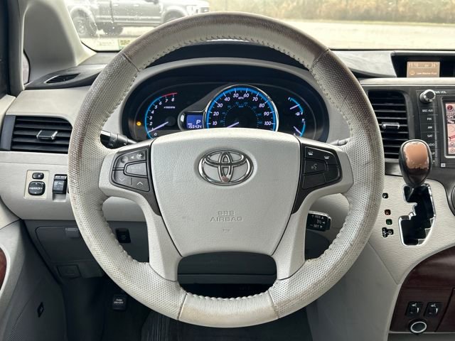 Used 2011 Toyota Sienna XLE image 20