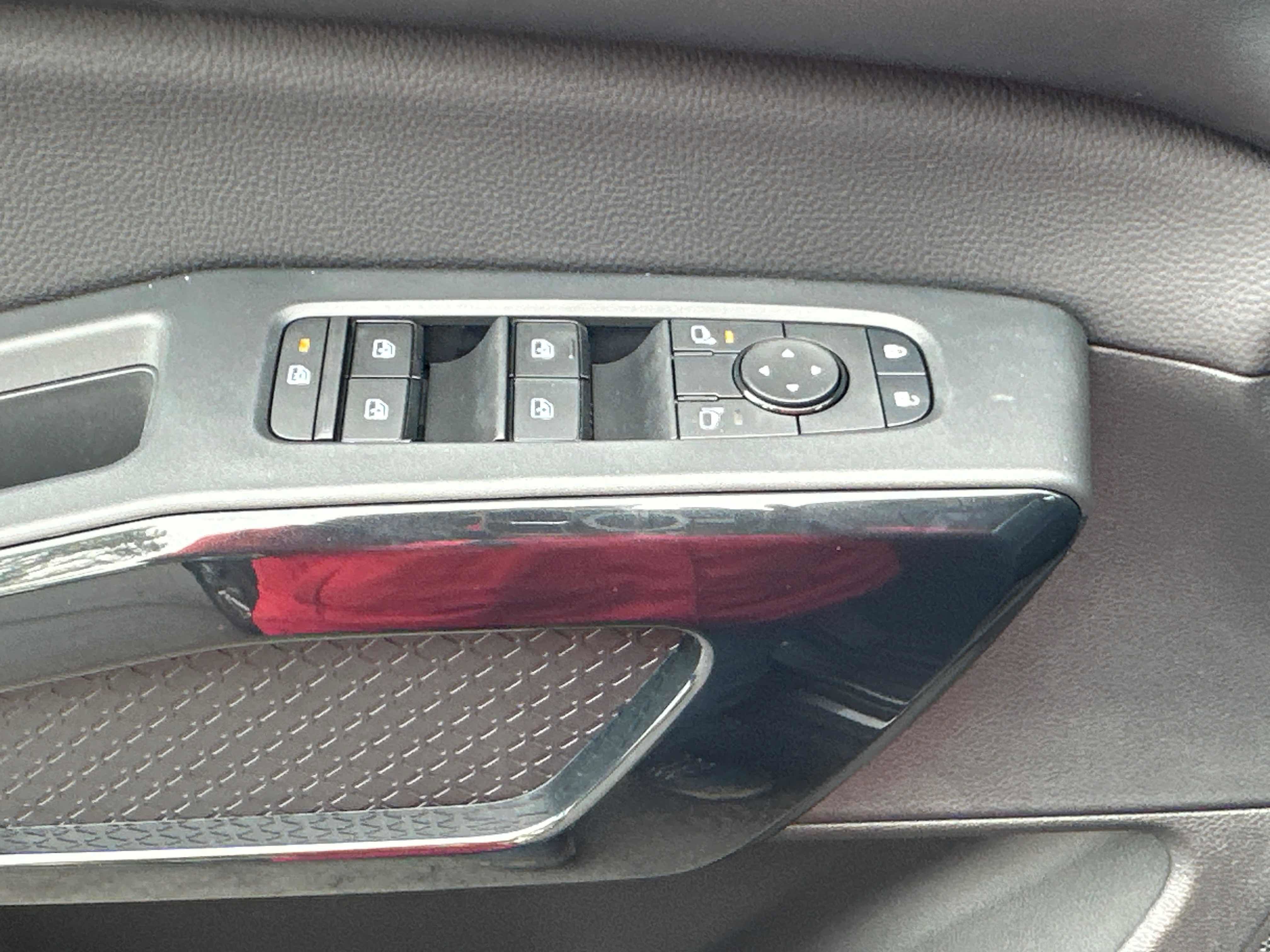 New 2025 Nissan Pathfinder SV w/ Black Appearance Package image 23