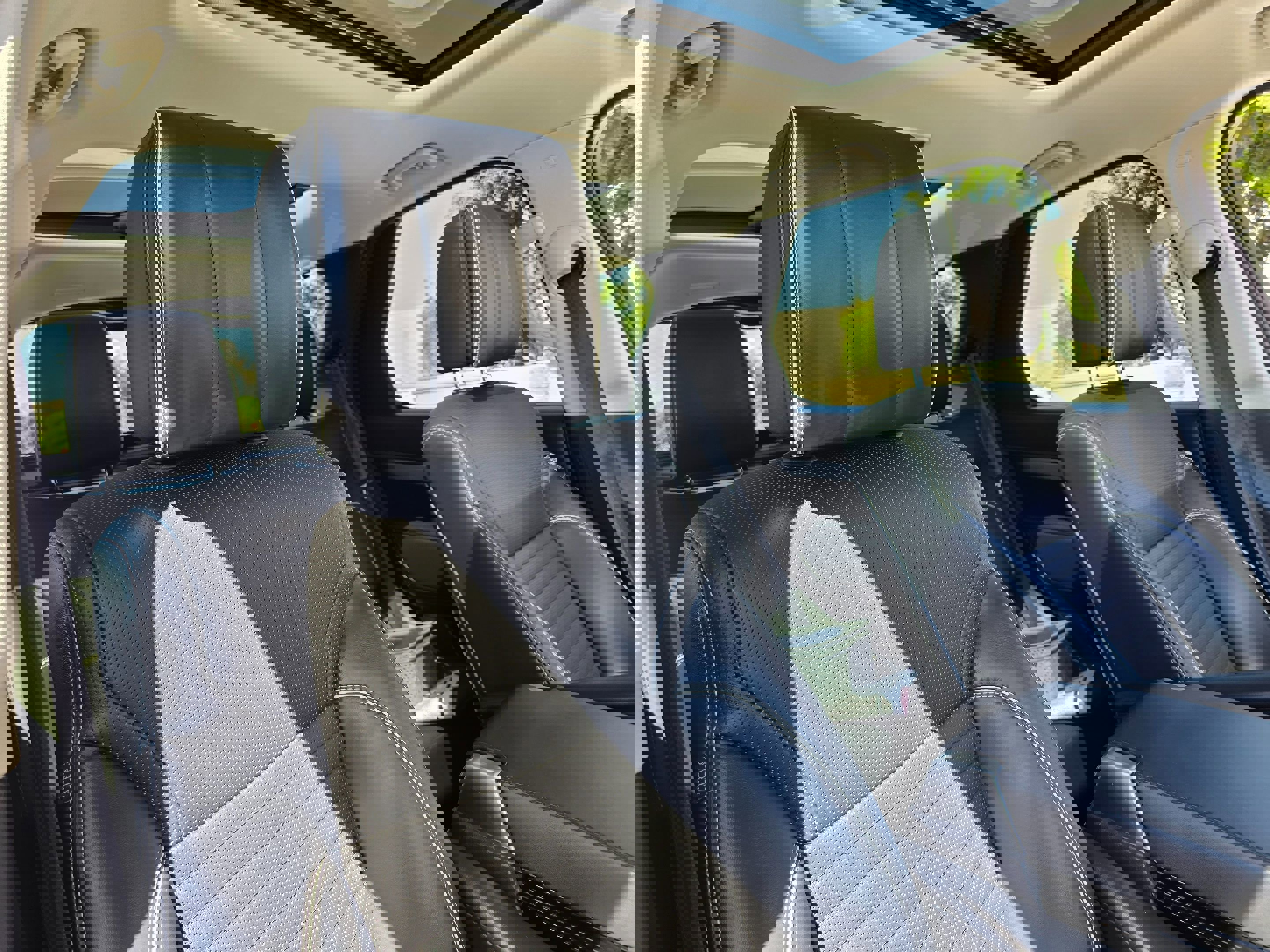 Used 2017 Land Rover Discovery First Edition image 10