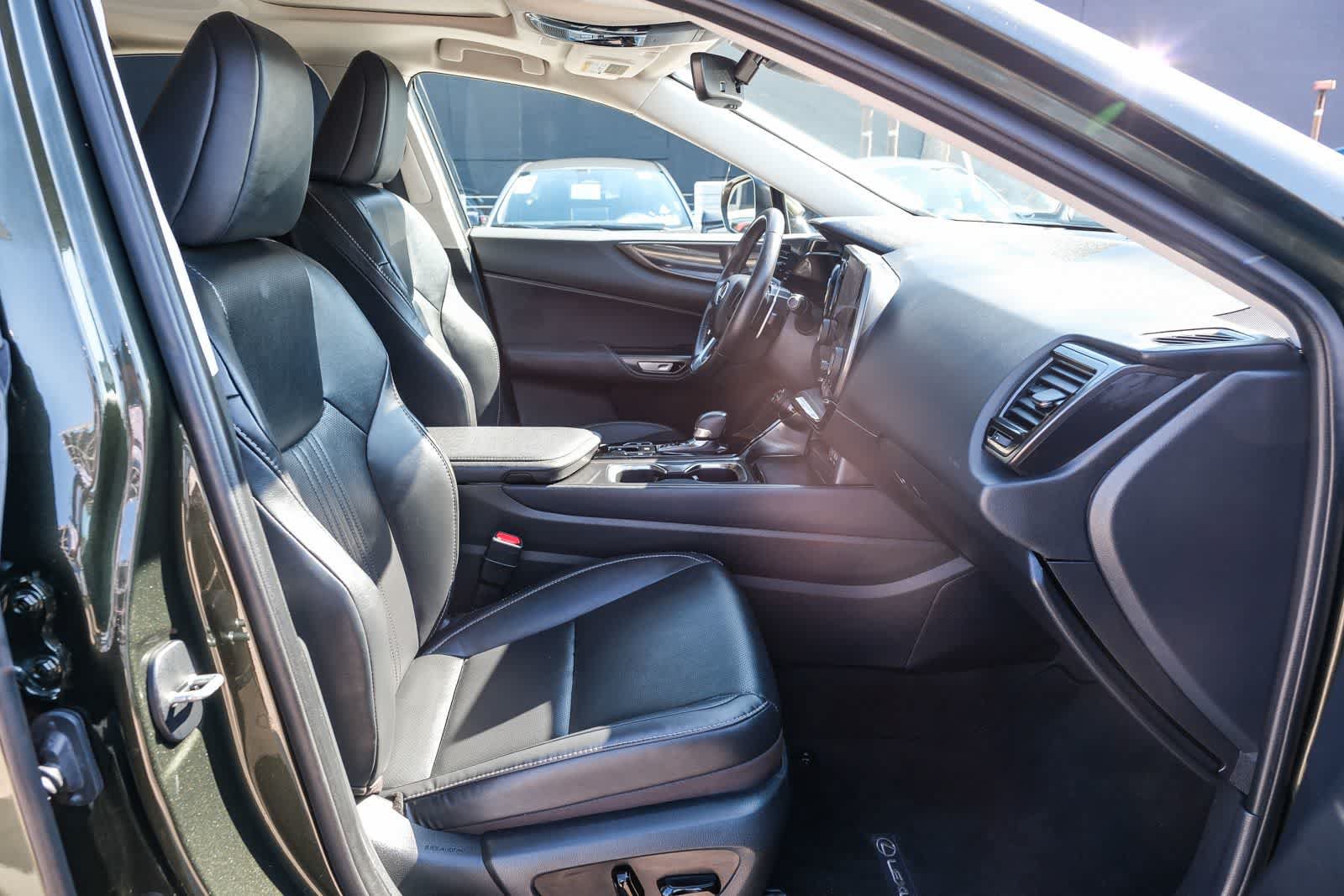 Used 2025 Lexus NX 250 FWD image 18