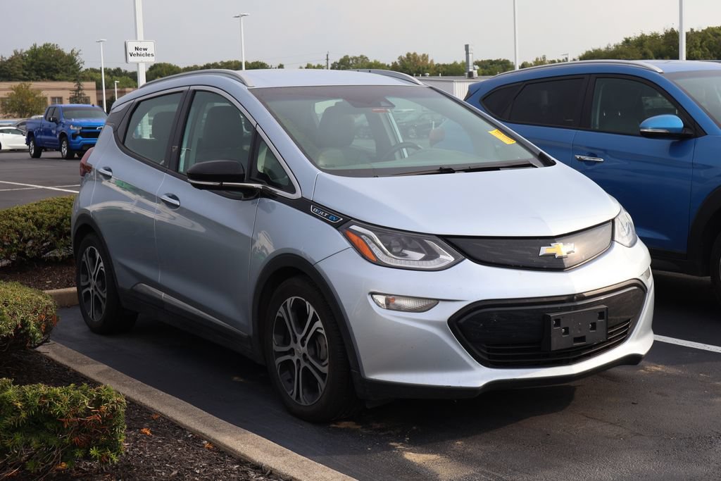 Used 2017 Chevrolet Bolt Premier w/ Driver Confidence II Package FWD image 3