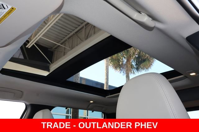 Used 2025 Mitsubishi Outlander SEL image 32