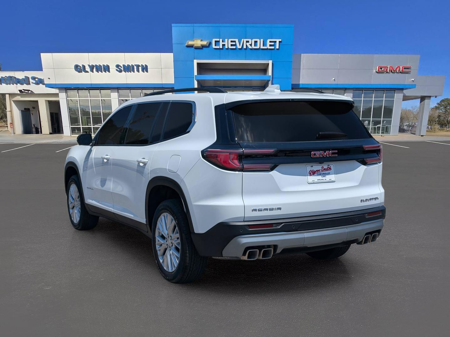 Used 2026 GMC Acadia Elevation w/ Elevation Premium Package FWD image 12
