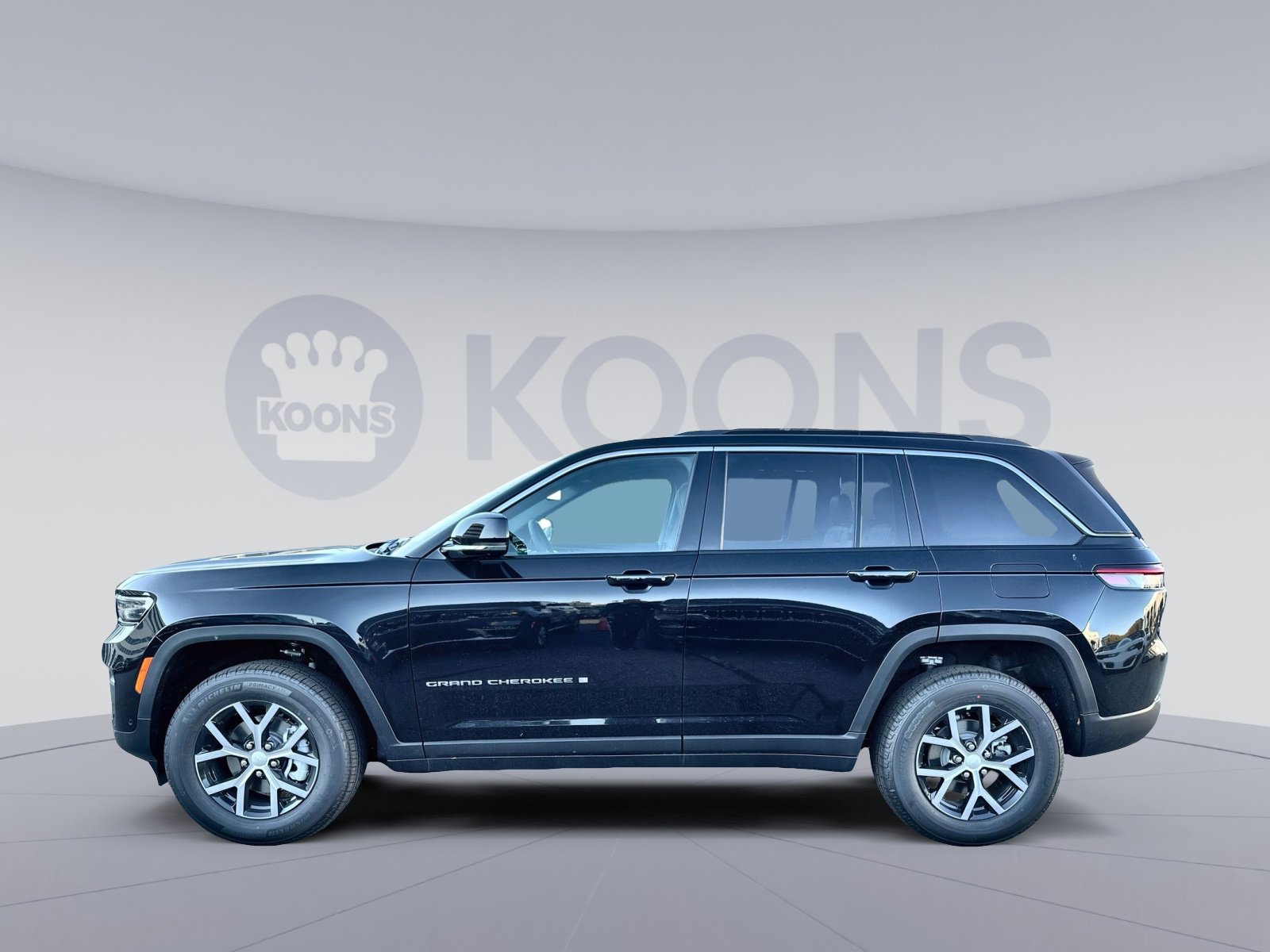 New 2025 Jeep Grand Cherokee Limited w/ Luxury Tech Group II image 2