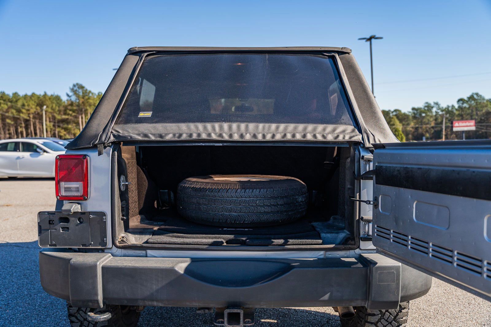 Used 2013 Jeep Wrangler Unlimited Sport w/ Connectivity Group image 15