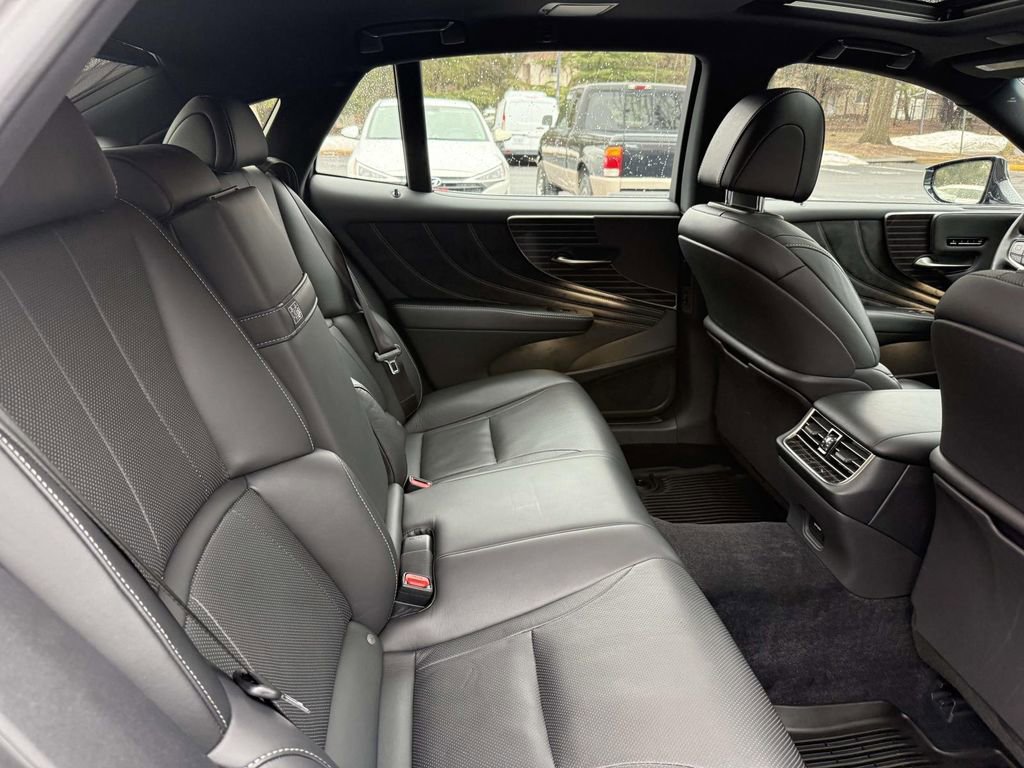 Used 2018 Lexus LS 500 AWD w/ Accessory Package (Z1) image 16