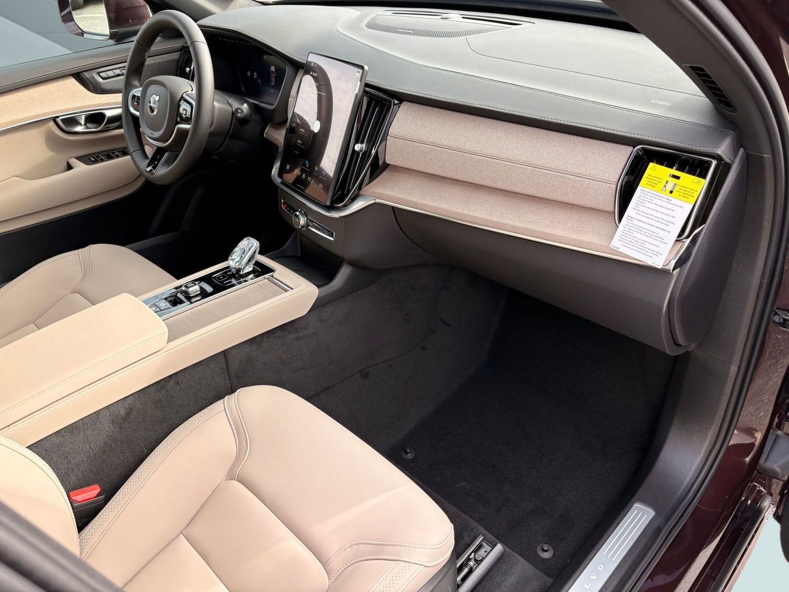 New 2026 Volvo XC90 B6 Plus w/ Protection Package image 10