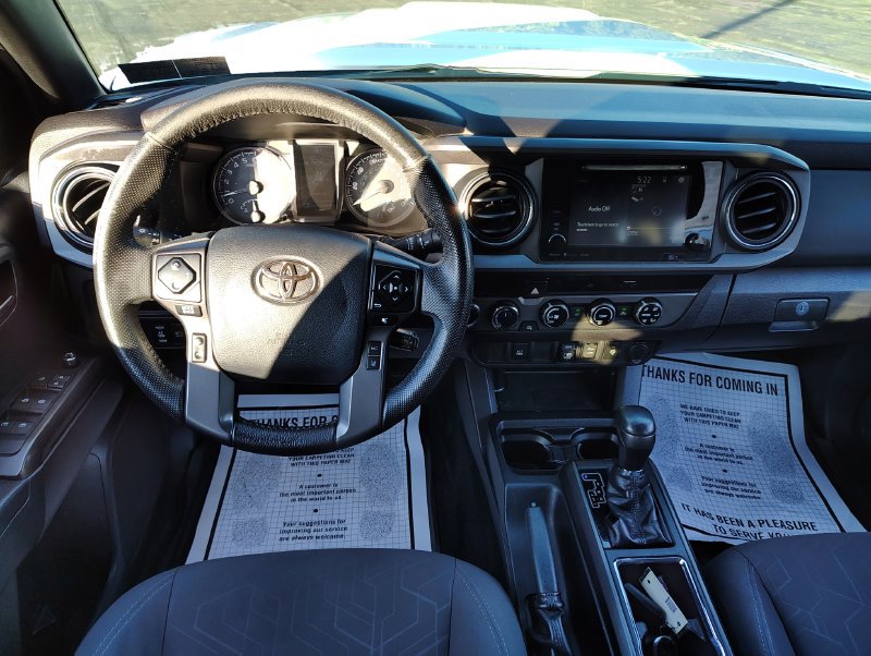 Used 2018 Toyota Tacoma TRD Sport AWD/4WD image 25