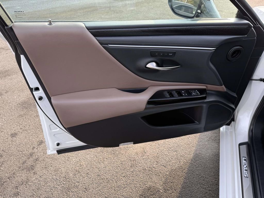 Used 2025 Lexus ES 350 Premium w/ Premium Package image 13