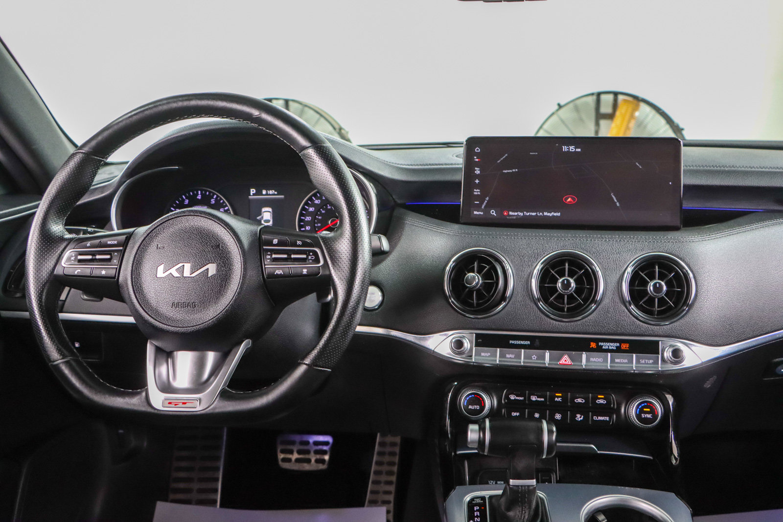 Used 2022 Kia Stinger GT1 RWD image 17