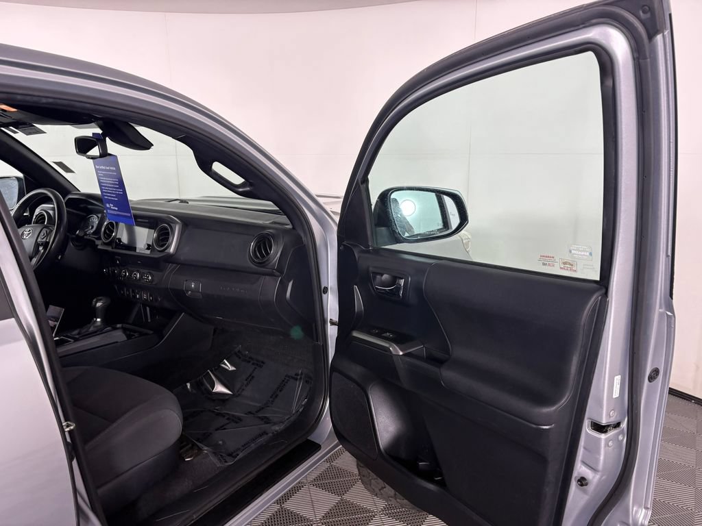 Used 2019 Toyota Tacoma TRD Sport w/ Technology Package AWD/4WD image 31