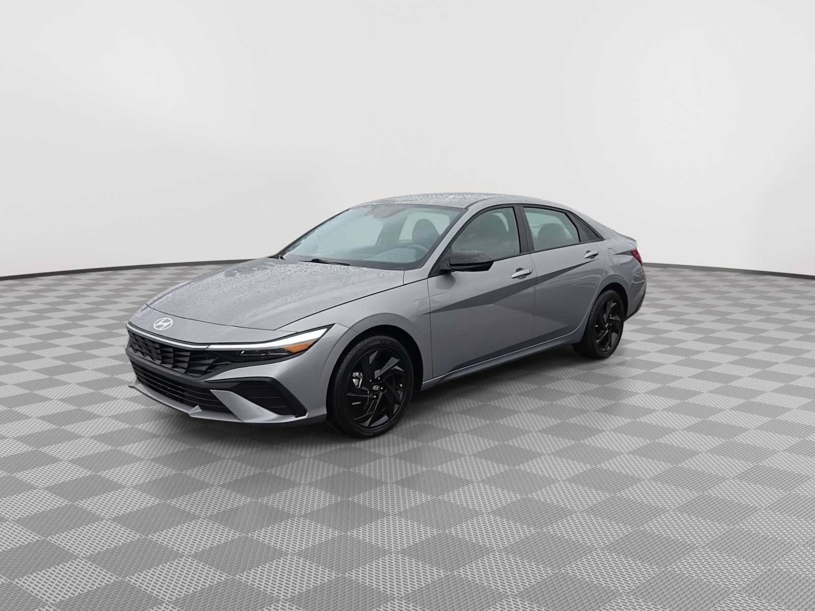 Used 2026 Hyundai Elantra Sport FWD image 4