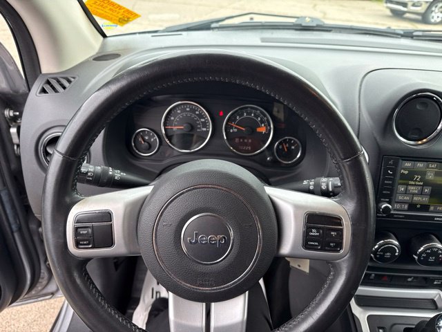 Used 2017 Jeep Compass Latitude FWD image 14
