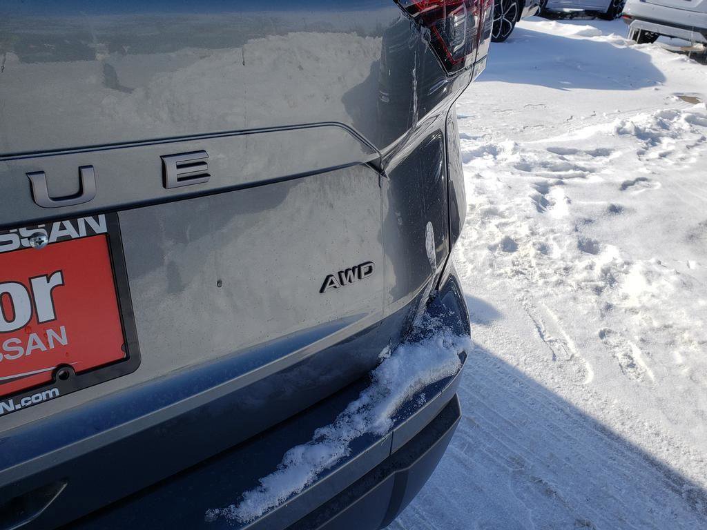 Used 2025 Nissan Rogue S image 11