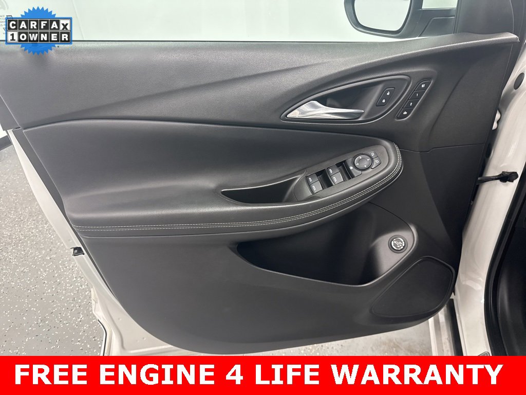 Used 2021 Buick Encore GX Essence image 5