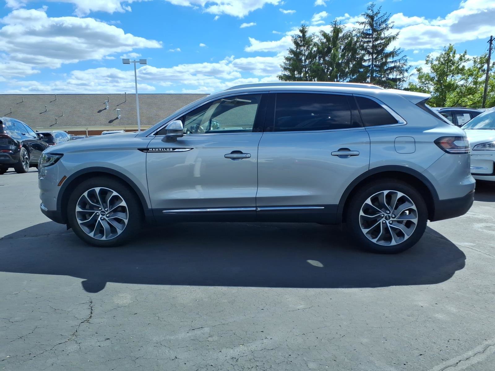 Used 2022 Lincoln Nautilus Reserve AWD/4WD image 4