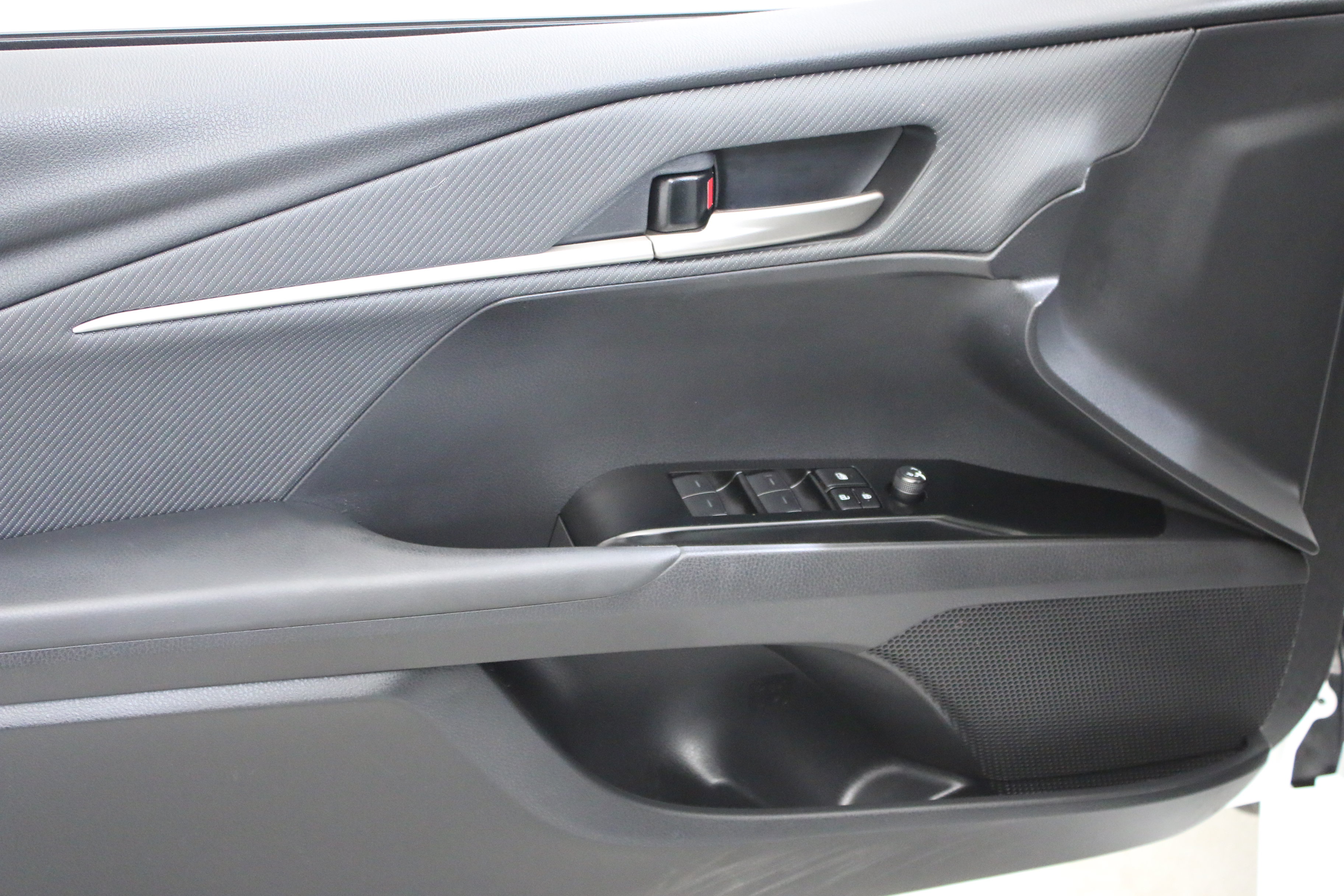 Used 2025 Toyota Camry SE w/ Convenience Package FWD image 20