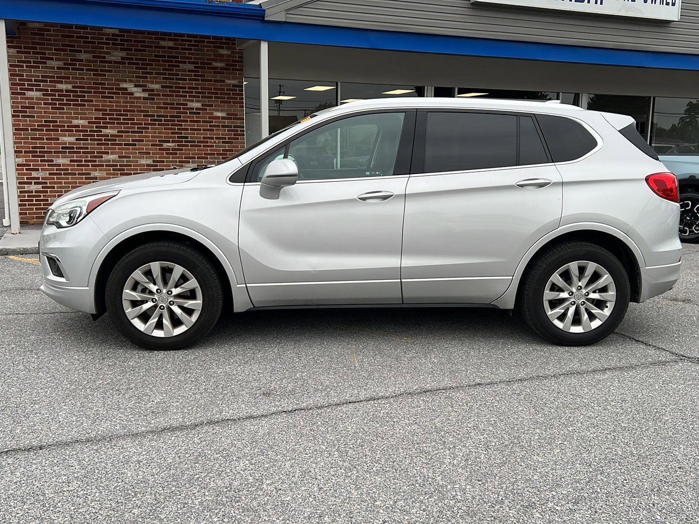 Used 2017 Buick Envision Essence AWD/4WD image 2