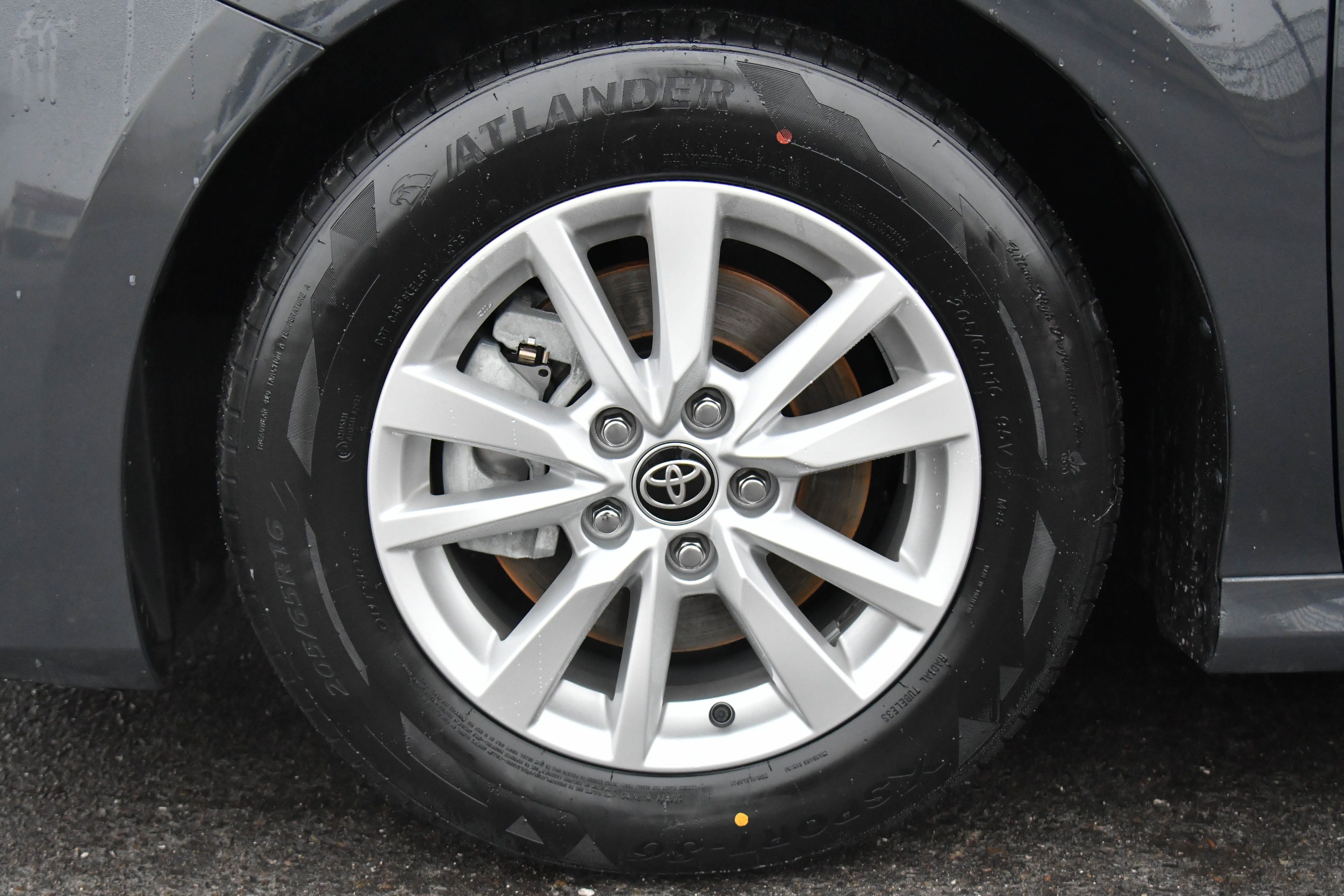 Used 2025 Toyota Camry LE image 12