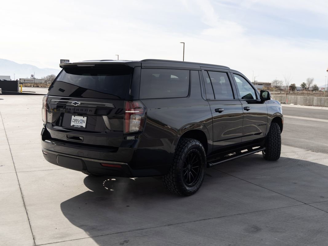 Used 2022 Chevrolet Suburban Z71 w/ Luxury Package AWD/4WD image 8