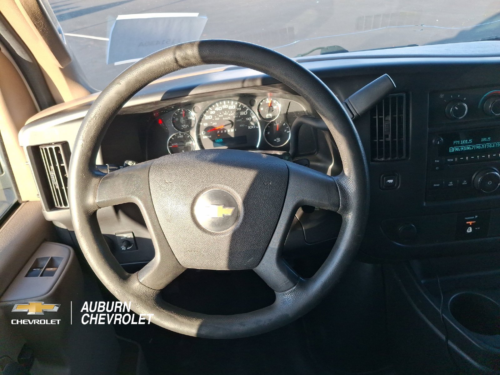 Used 2017 Chevrolet Express 2500 Extended RWD image 10