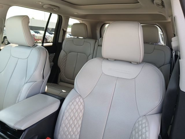 Used 2022 Jeep Grand Cherokee Summit AWD/4WD image 17