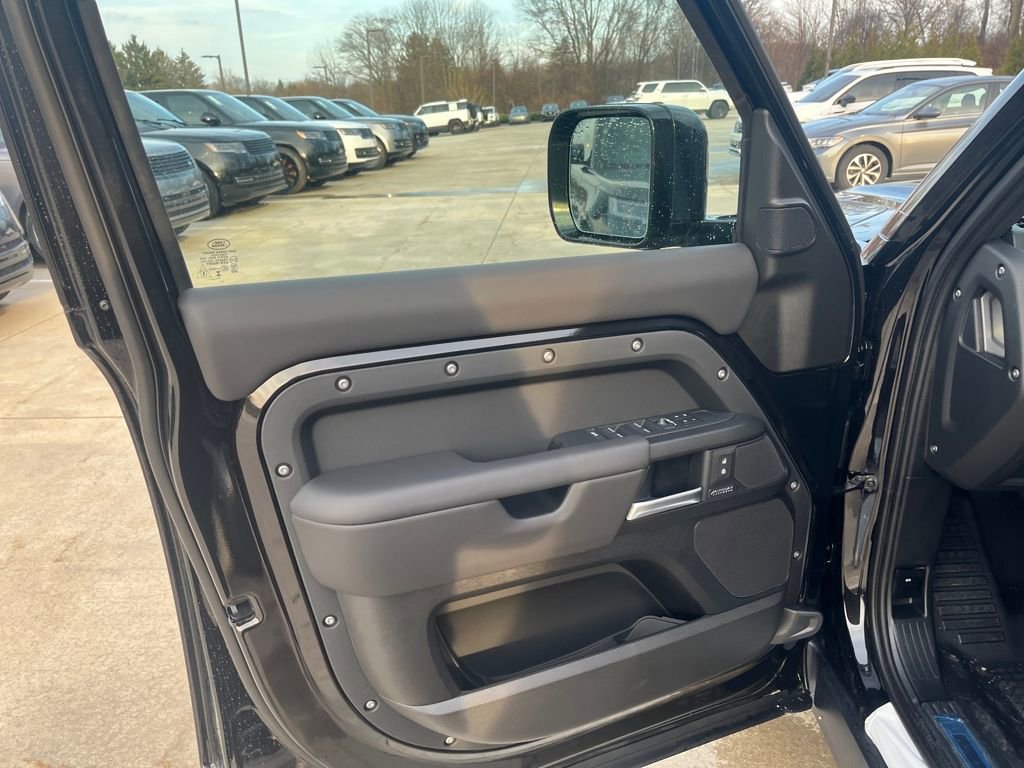 New 2026 Land Rover Defender 110 V8 image 10