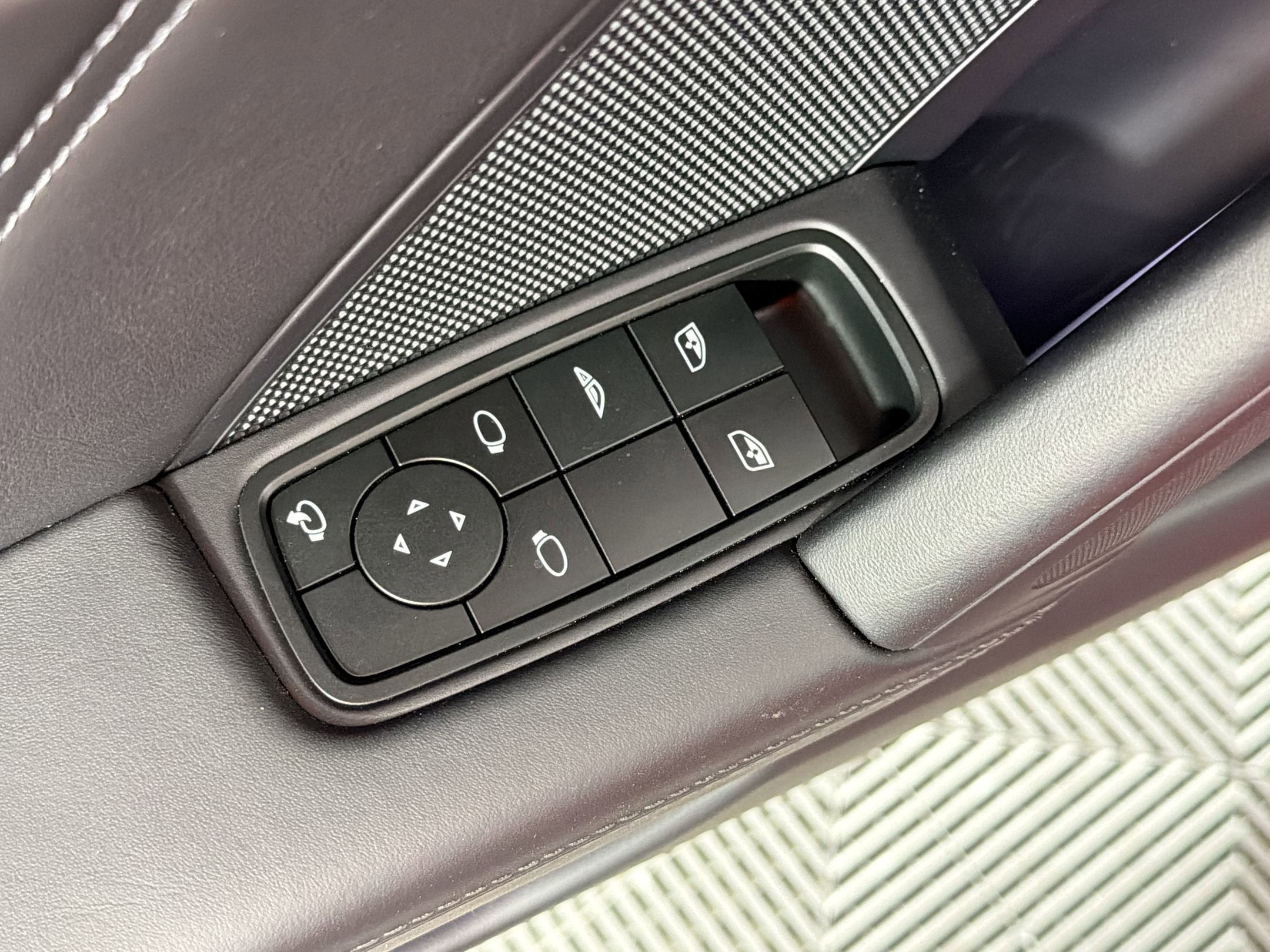 Certified 2025 Porsche 911 Turbo S image 13