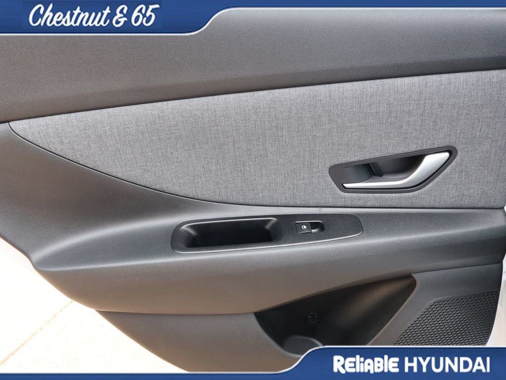 Certified 2025 Hyundai Elantra Limited FWD image 16
