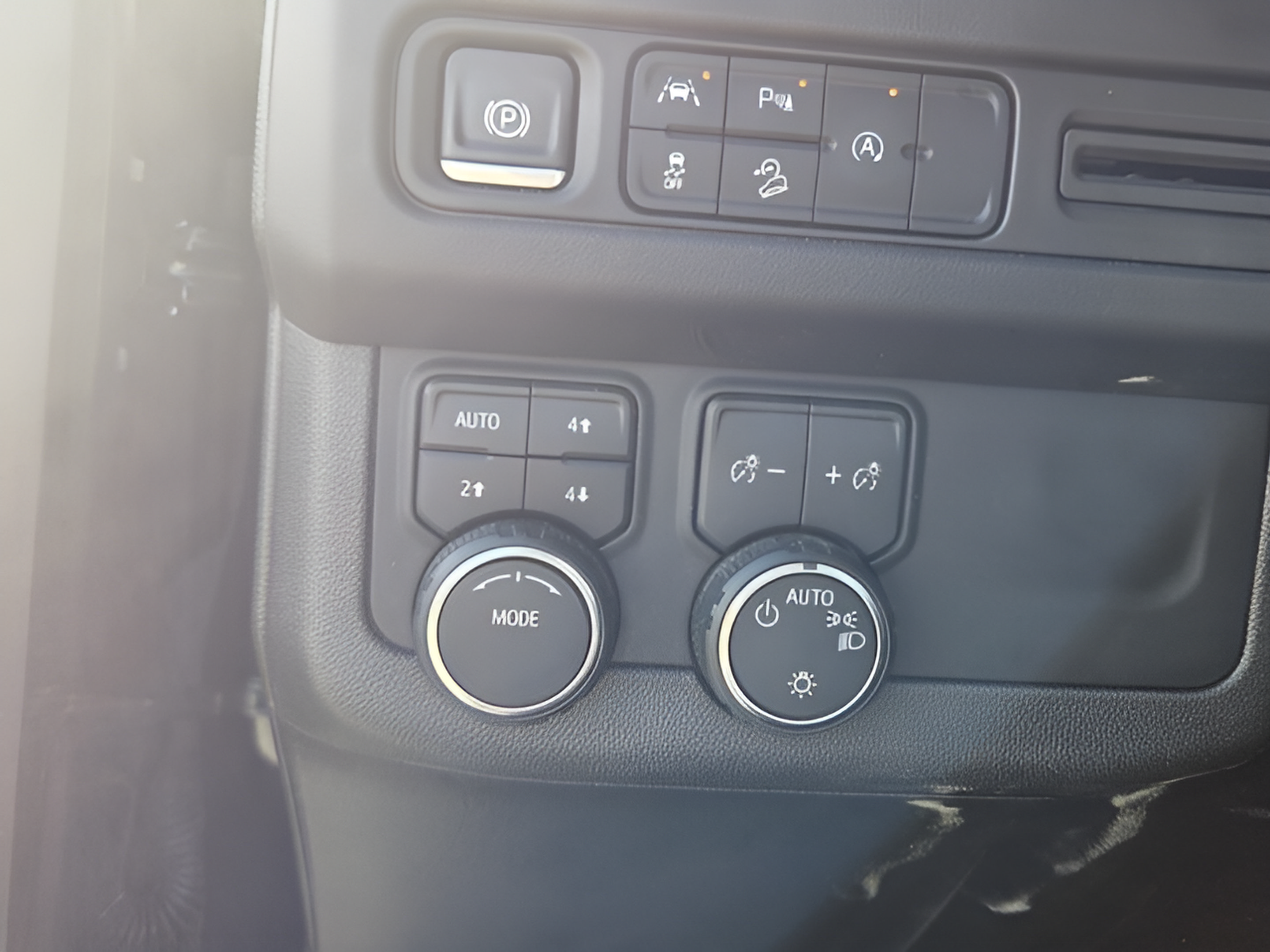 Used 2024 Chevrolet Suburban Premier AWD/4WD image 27